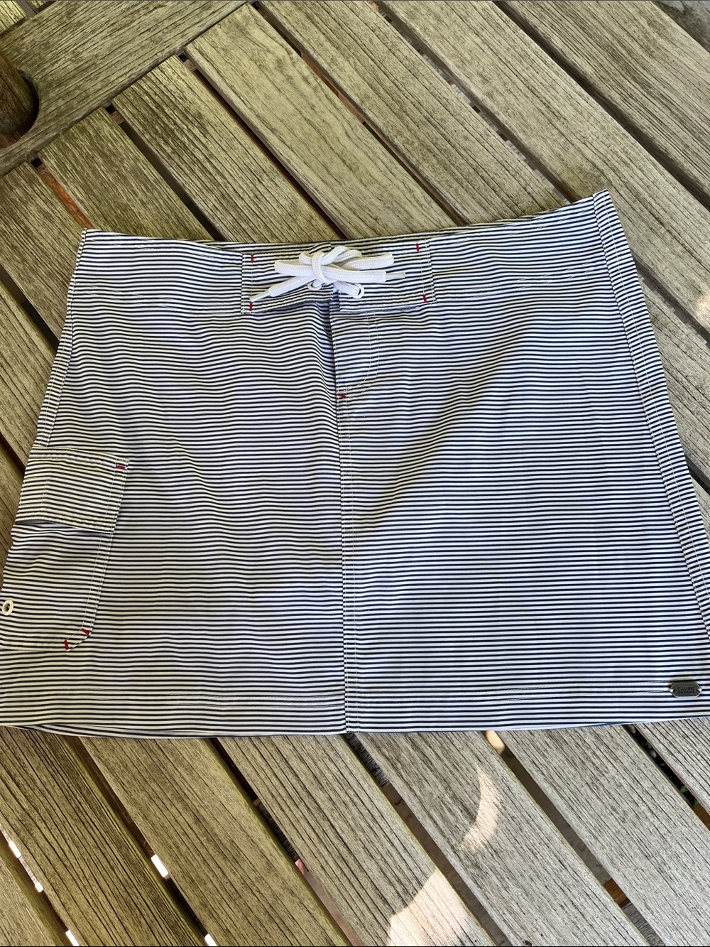 Carve Designs Board Skirt size 8 Navy White Stripes